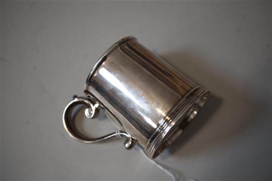 A William III silver mug by Pierre Platel, 9 oz.